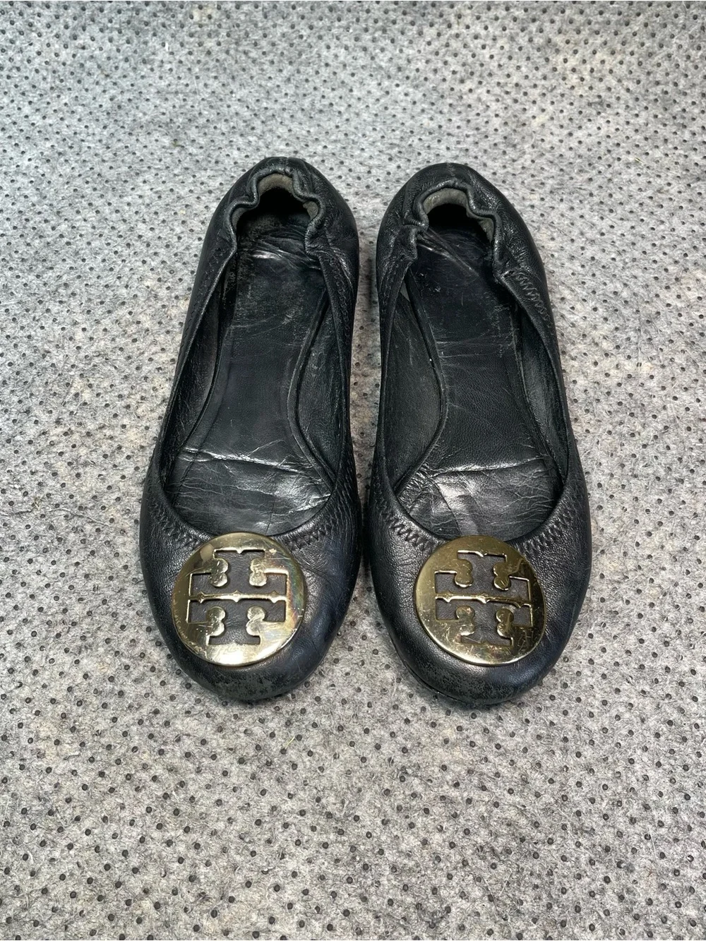 Tory Burch Black Flats Bronze Emblem Size 6 Womens